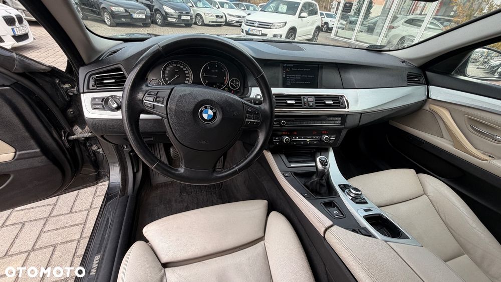 BMW Seria 5 520d Luxury Line - 11