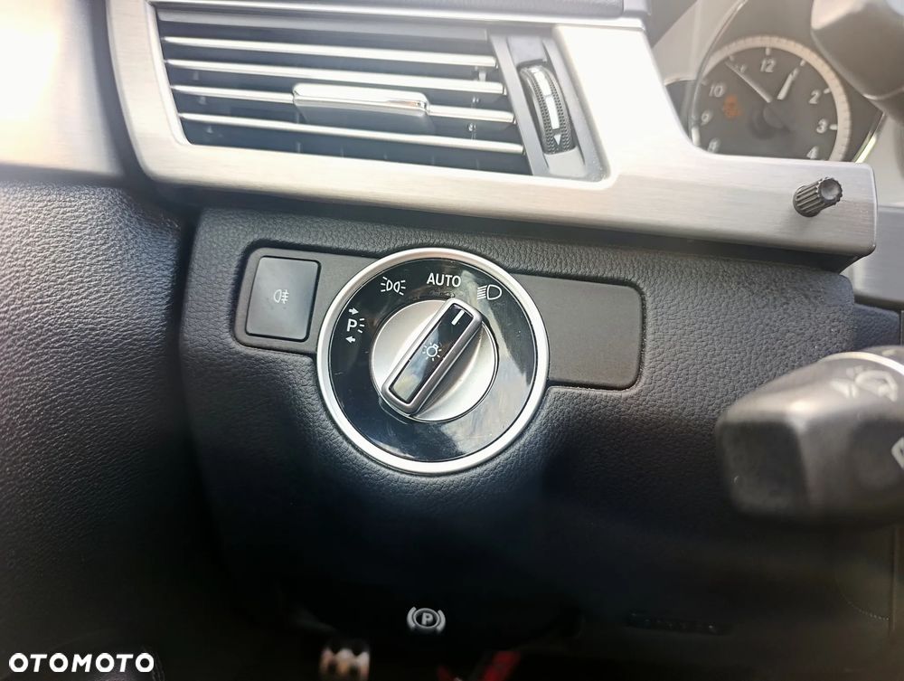 Mercedes-Benz Klasa E 500 7G-TRONIC Avantgarde - 24