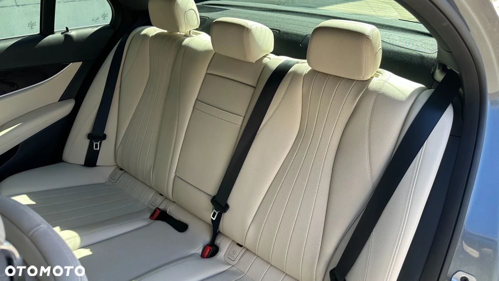 Mercedes-Benz Klasa E - 23