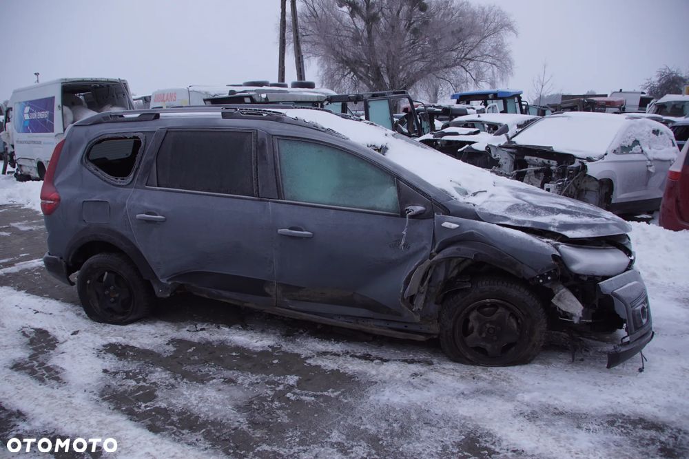 Auto na części - Dacia Jogger Lift 1.0 TCE 101 KM H4D480 2024R Silnik Skrzynia Drzwi Klapa Zderzak Lampa Klamka Szyba Relingi Deska Kokpit Sterownik Moduł Czujnik Licznik Kierownica Panel - 8