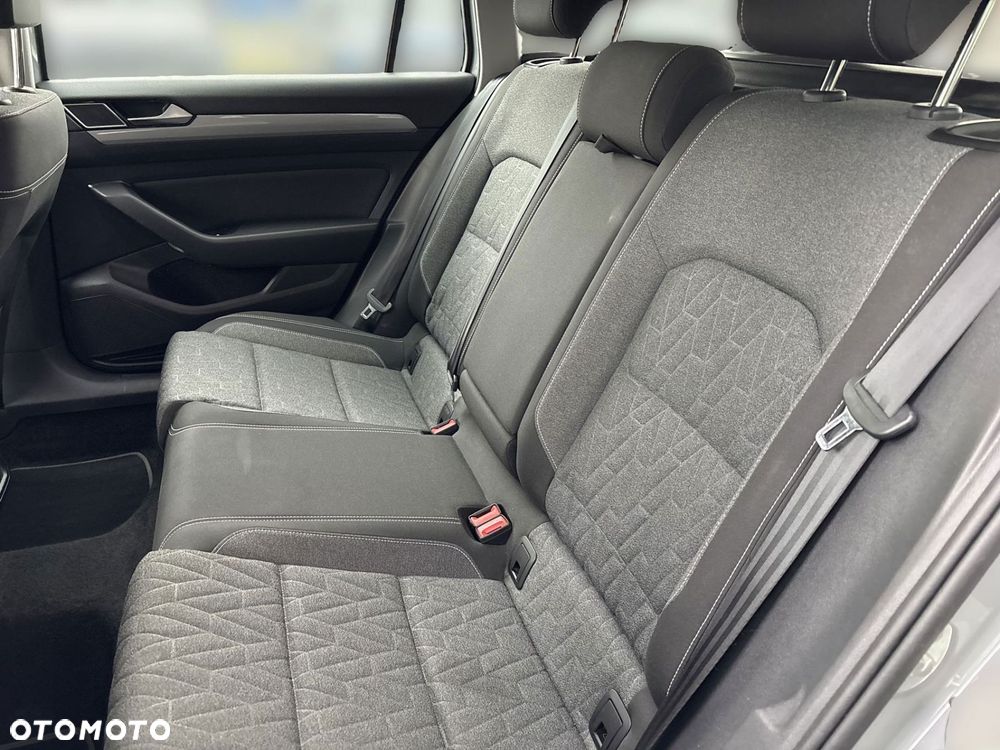 Volkswagen Passat - 16