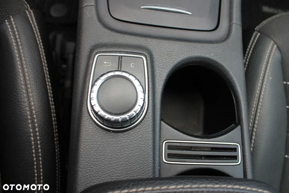 Mercedes-Benz GLA 200 (CDI) d 7G-DCT Urban - 15