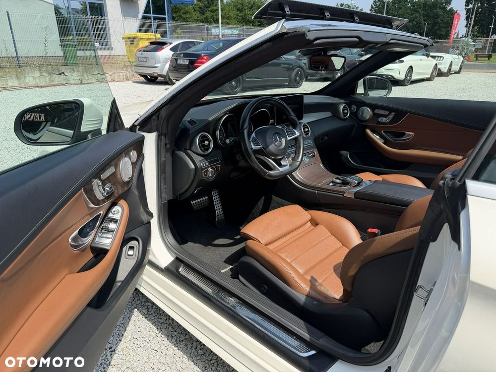 Mercedes-Benz Klasa C 300 9G-TRONIC AMG Line - 12