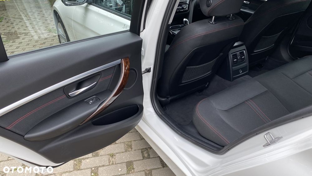 BMW Seria 3 330i GPF xDrive Sport Line Sport - 34