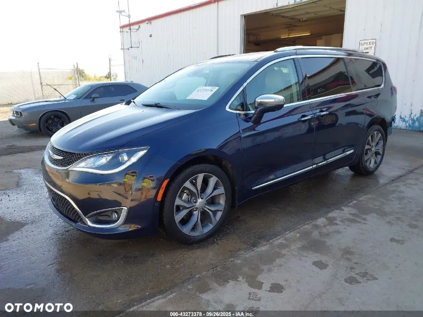 Chrysler Pacifica - 1