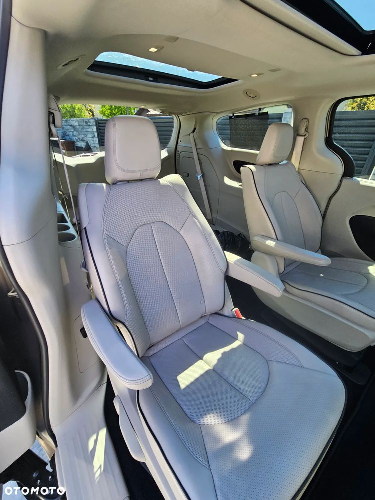 Chrysler Pacifica - 12