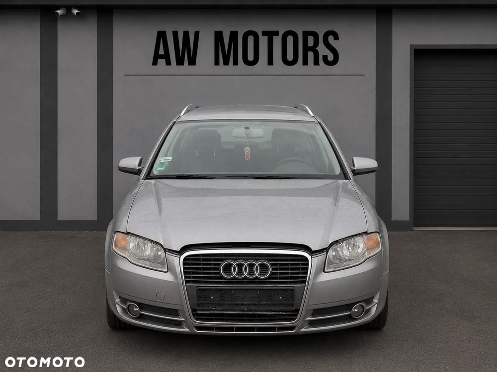 AUDI A4 2004 *SAMOCHÓD NA CZĘŚCI* 6483 Q4 / Y7G MASKA, LAMPA, DRZWI, LUSTERKO, ZDERZAK, GRILL, BŁOTNIK, KLAPA, BELKA, DESKA, FOTELE, KANAPA, ĆWIARTKA KIEROWNICA, TARCZE, ZACISKI, ZAWIESZENIE, KOMPLETNY PRZÓD, KOMPLETNY TYŁ, LICZNIK, ZEGARY, PRAWE LEWE PRZÓD TYŁ - 4
