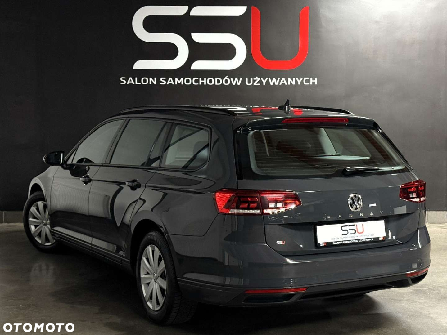 Volkswagen Passat - 4