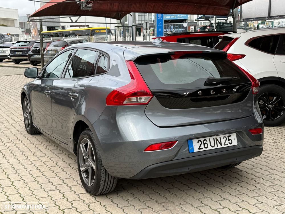 Volvo V40 2.0 D2 Momentum - 3