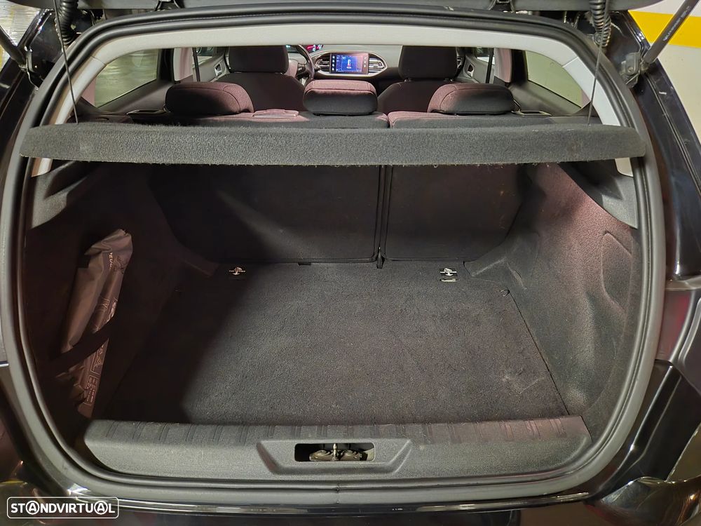 Peugeot 308 1.6 BlueHDi Style J17 - 39