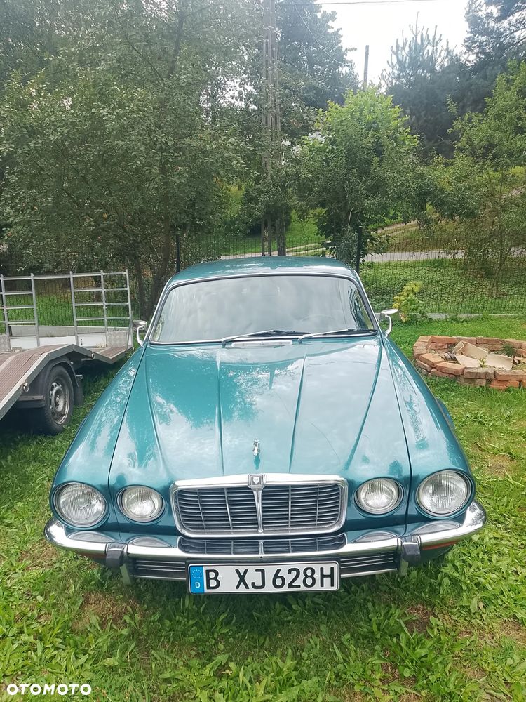 Jaguar XJ - 12