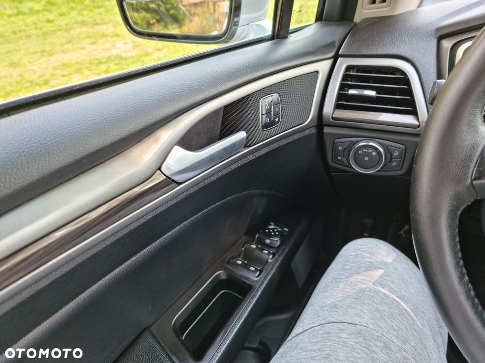 Ford Fusion - 10