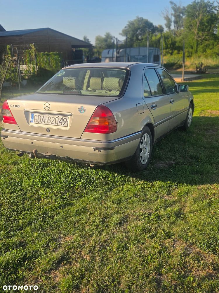 Mercedes-Benz Klasa C 180 Elegance - 4