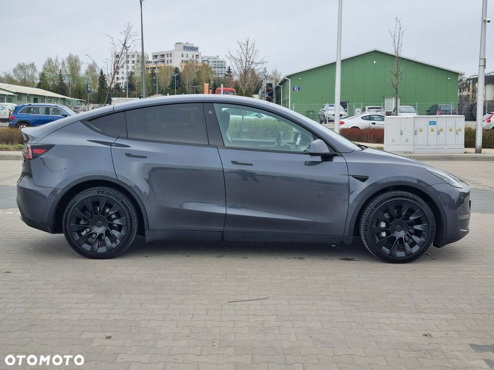 Tesla Model Y Long Range AWD - 6