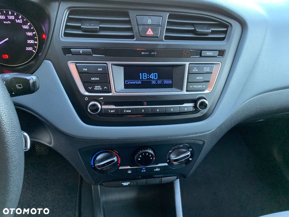 Hyundai i20 1.2 Fifa World Cup Edition - 24