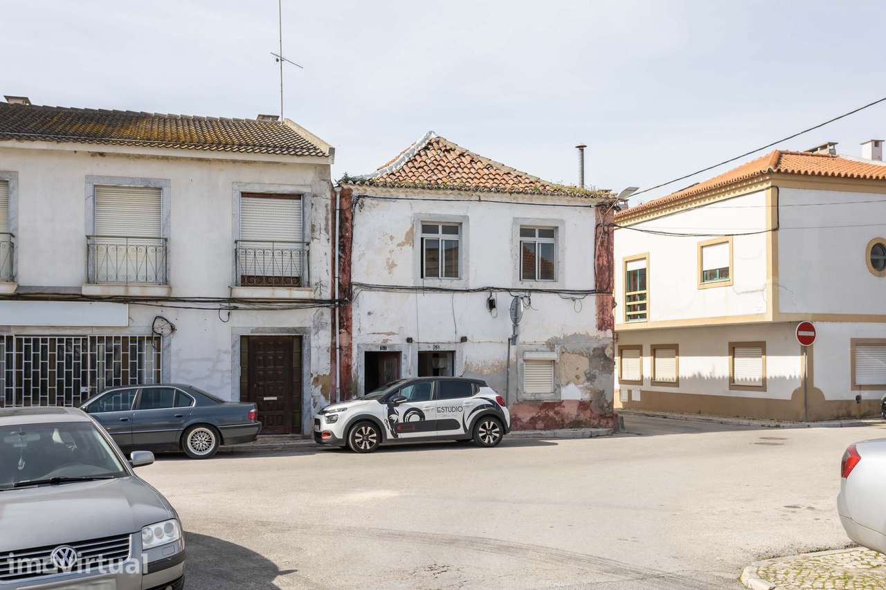 Prédio com duas frações para remodelação total na Rua Cândido dos Reis - Grande imagem: 3/33