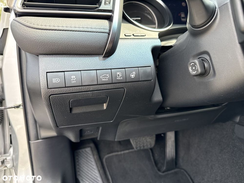 Toyota Camry 2.5 Hybrid Executive CVT - 23