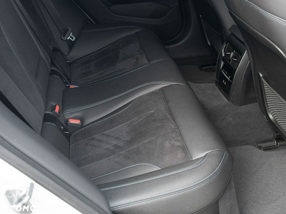 BMW i4 - 33
