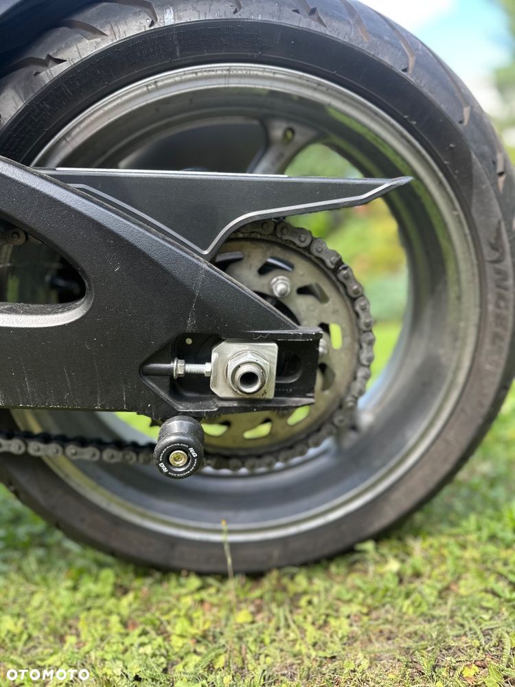 Suzuki GSR - 12