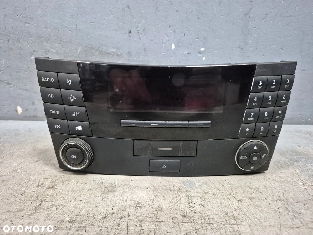 Radioodtwarzacz Mercedes E W211 A2118200579