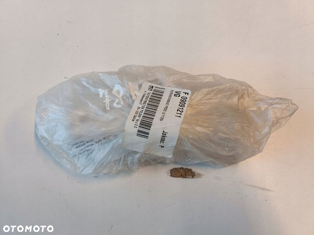 Fiat 126 126P PRZEDNI KIERUNKOWSKAZ lewy przód F09091211 klosz - 1