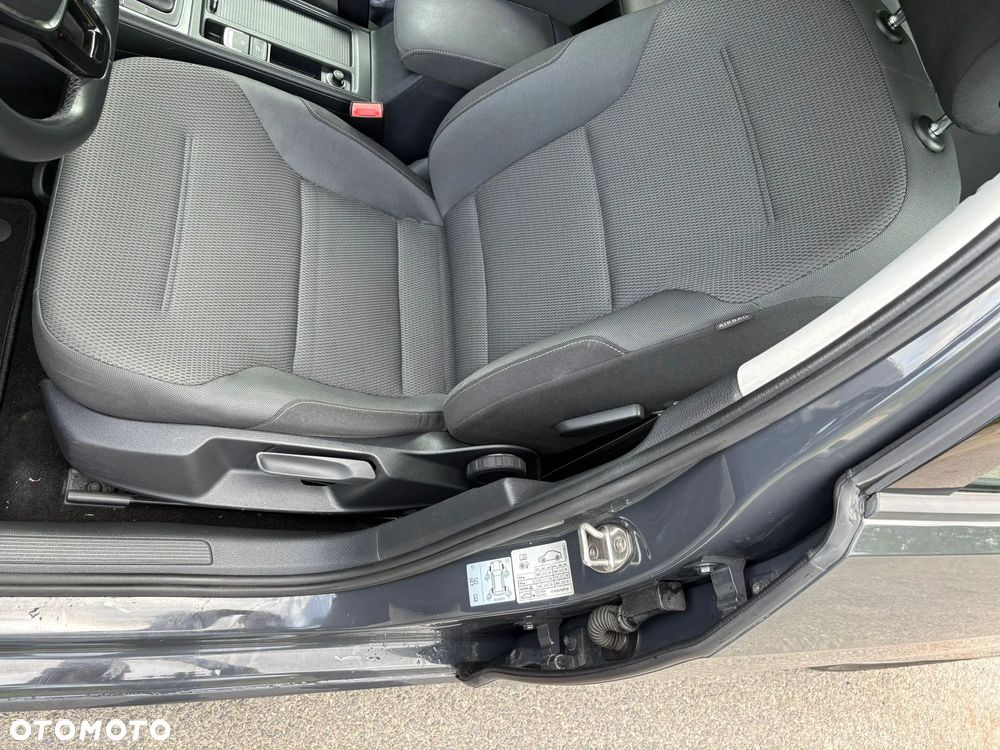 Volkswagen Golf 1.6 TDI BlueMotion Technology Comfortline - 28