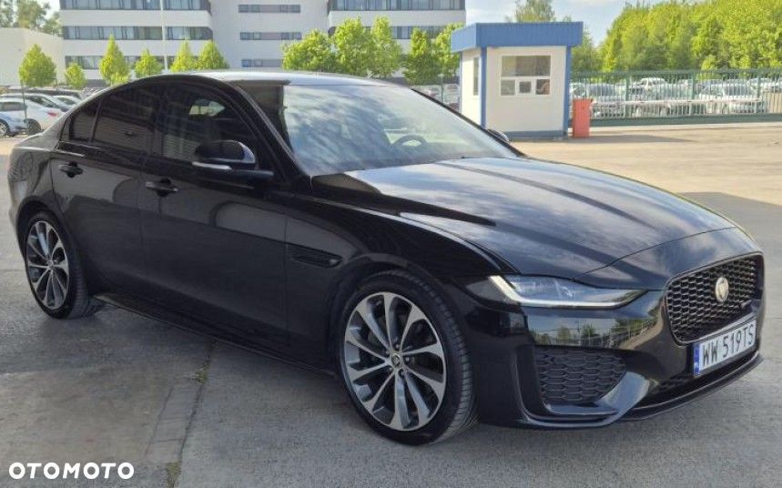 Jaguar XE 2.0 D180 R-Dynamic HSE - 2