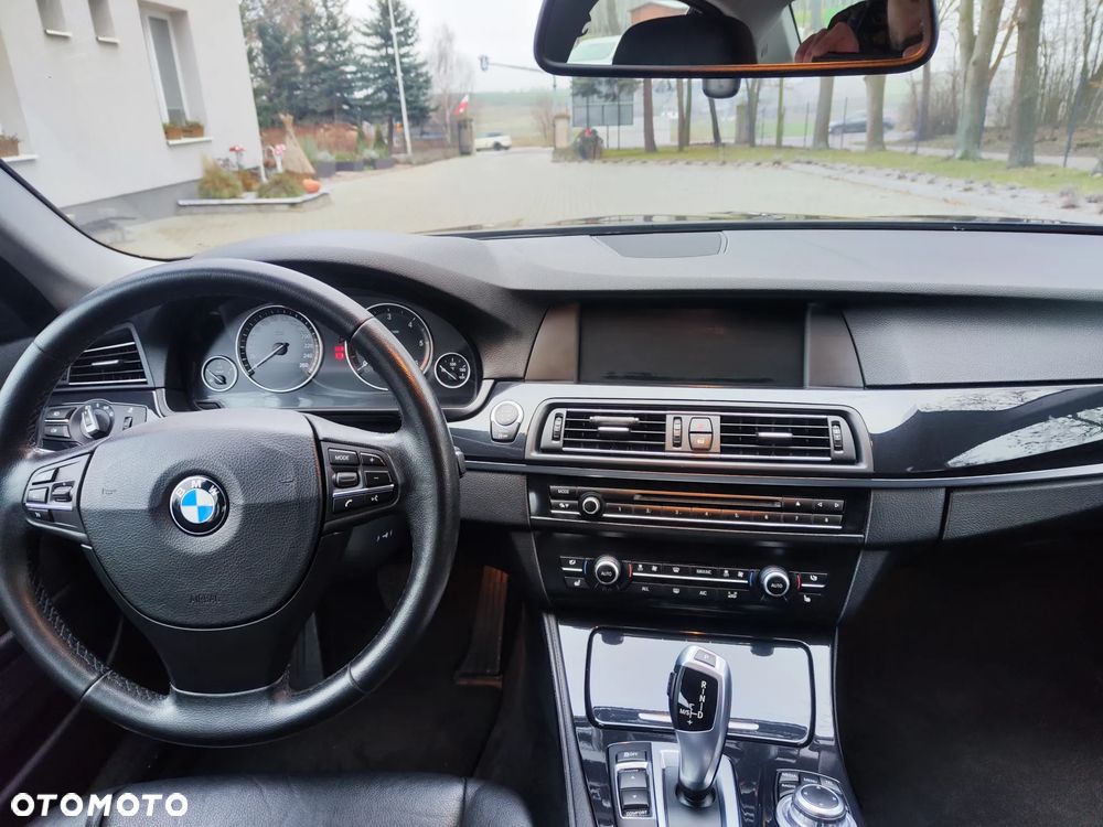 BMW Seria 5 525d xDrive Sport-Aut Luxury Line - 24