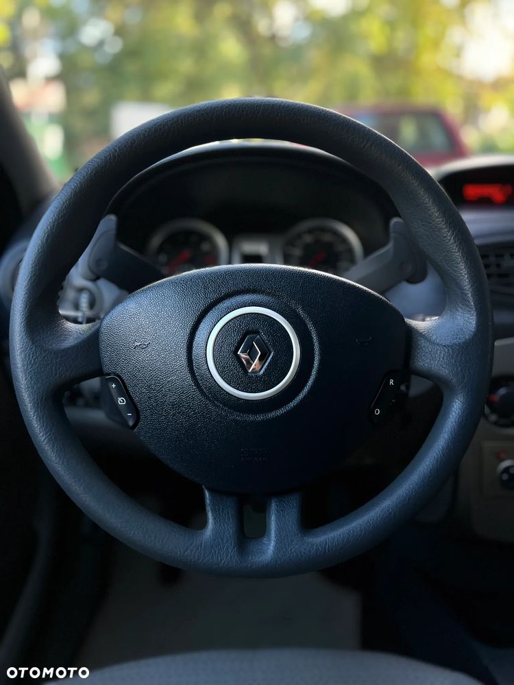Renault Clio - 24