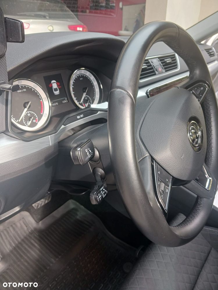 Skoda Superb 2.0 TDI Sportline DSG - 34