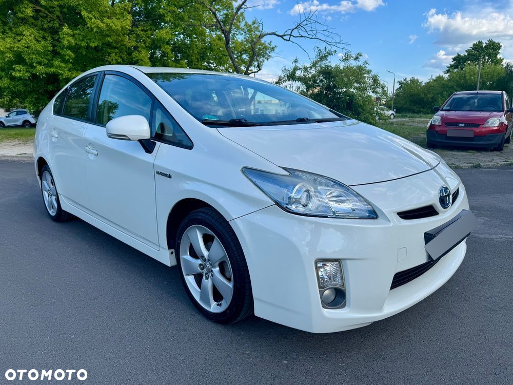 Toyota Prius (Hybrid) - 3