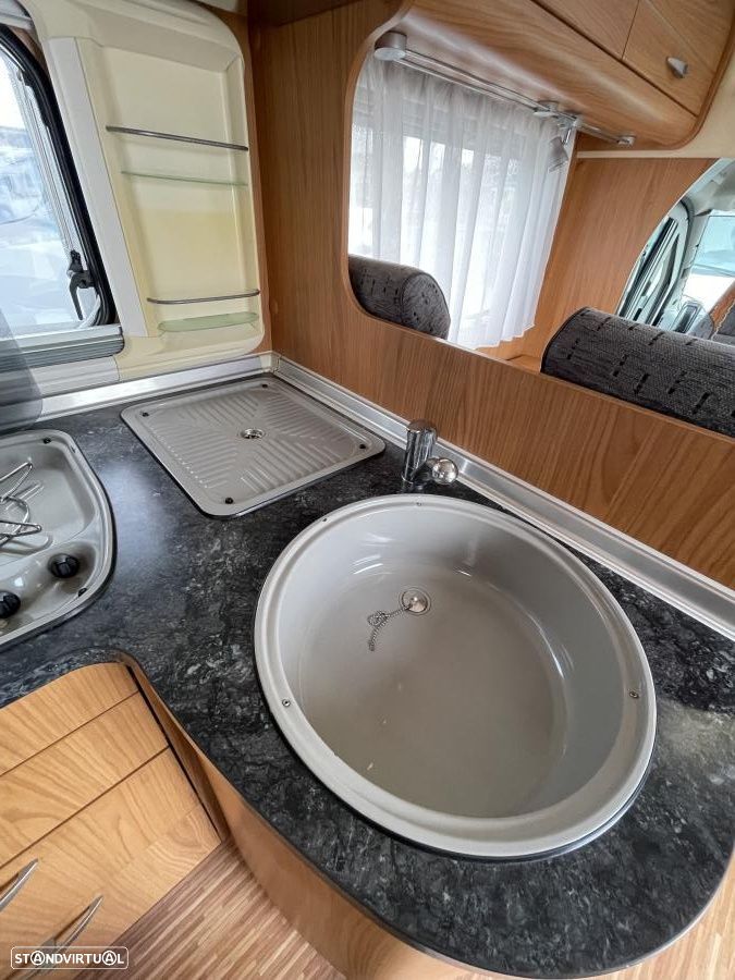 Burstner Privilége T615 cama francesa - 36