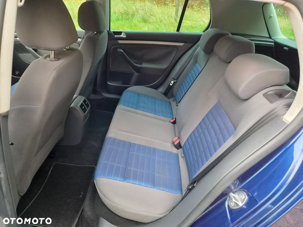 Volkswagen Golf - 32