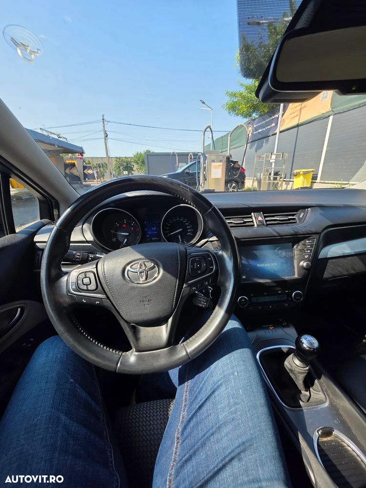 Toyota Avensis 2.0 D-4D Executive - 7