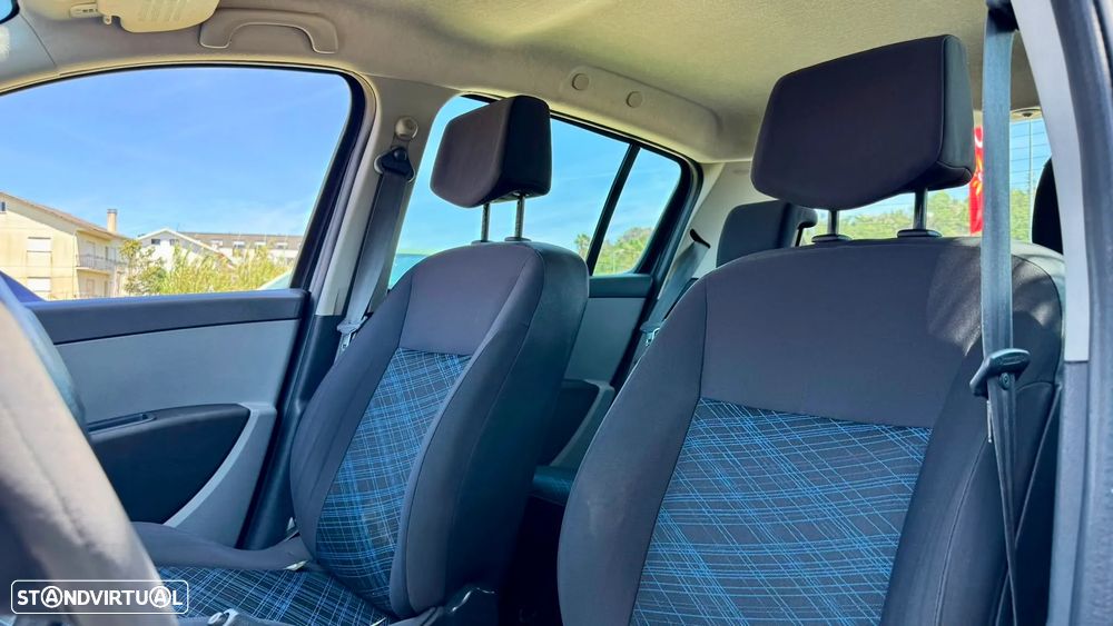 Renault Clio 1.2 16V Confort Dynamique - 12