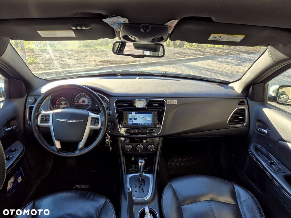 Chrysler 200 - 10