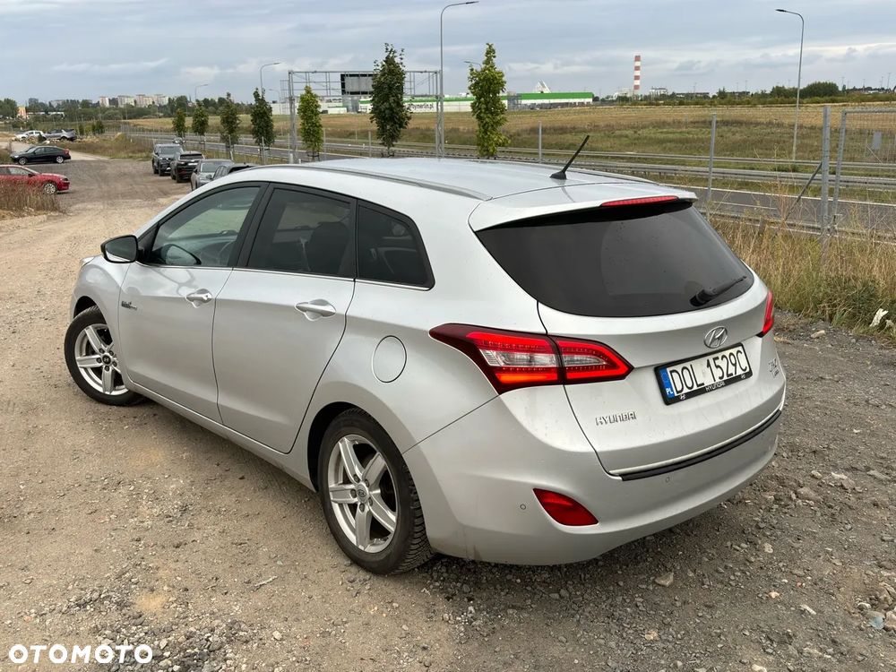 Hyundai i30 blue 1.6 CRDi Style - 5