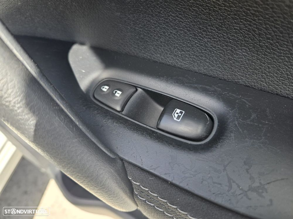 Nissan Qashqai 1.6 dCi N-Connecta 18 RS+PS - 33