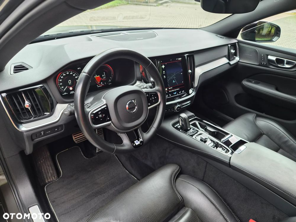 Volvo V60 T8 AWD Plug-In Hybrid R-Design - 14