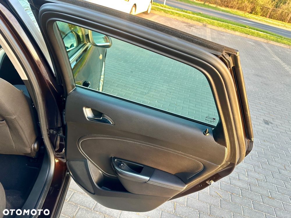 Opel Astra 1.4 Turbo Color Edition - 24