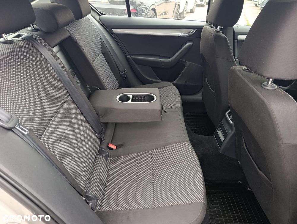 Skoda Octavia 1.4 TSI Ambition - 24