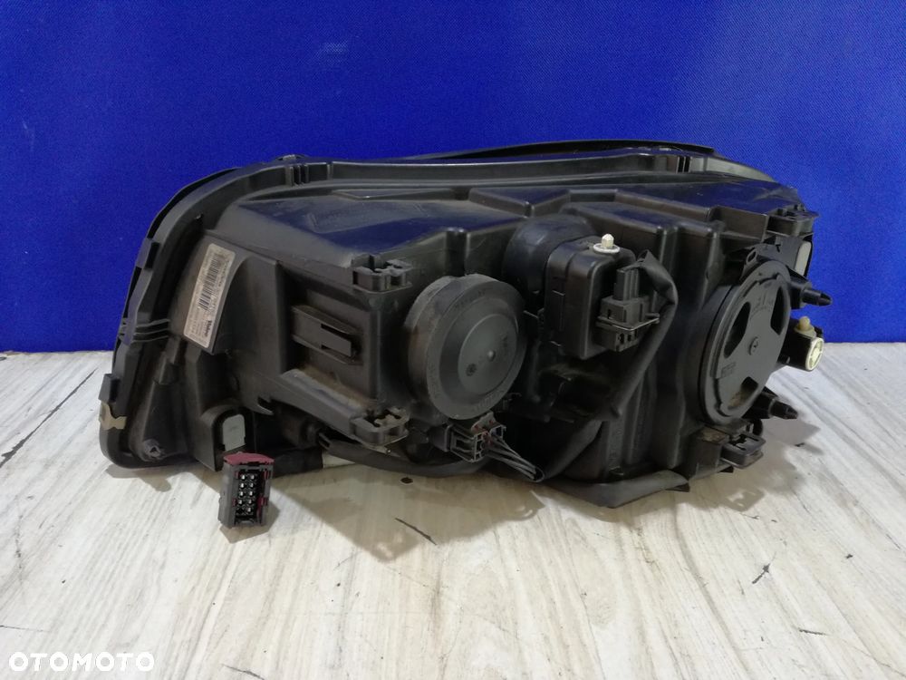 Volvo XC90 XC 90 I 02/06 lampa reflektor przód prawa Anglik - 5