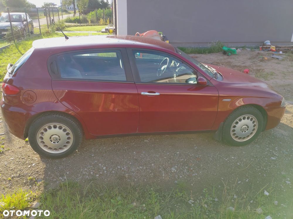 Alfa Romeo 147 1.6 Twin Spark Distinctive - 4