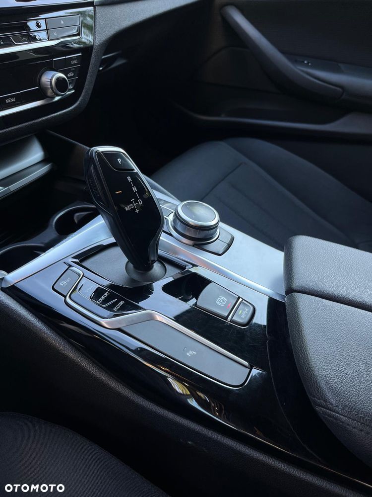 BMW Seria 5 518d - 12