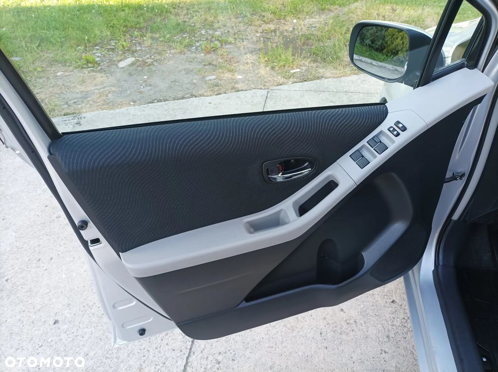 Toyota Yaris 1.33 VVT-i Executive - 15