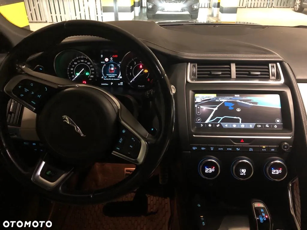 Jaguar E-Pace 2.0 i4P AWD R-Dynamic S - 13