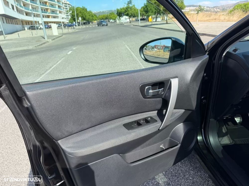 Nissan Qashqai 1.5 dCi N-Connecta - 32