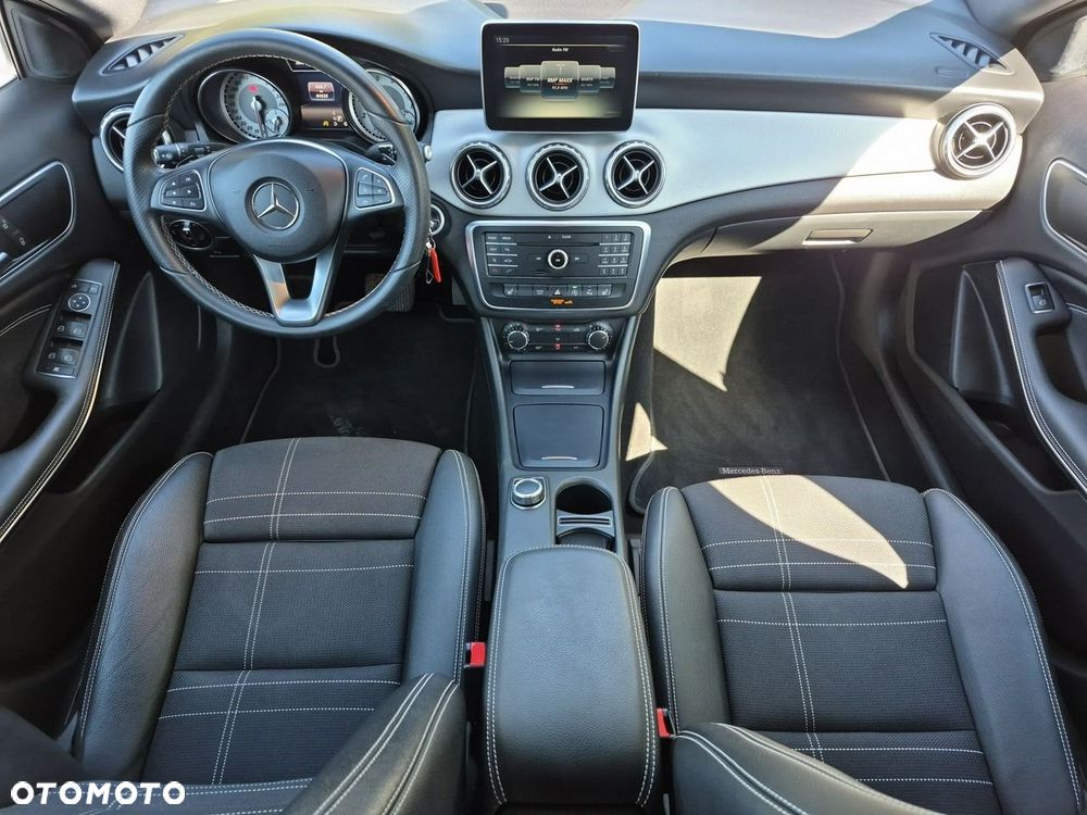 Mercedes-Benz GLA 180 7G-DCT - 20