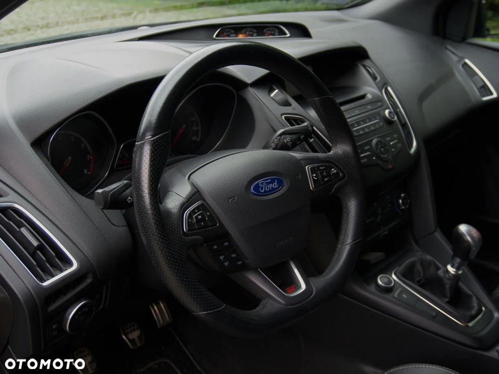 Ford Focus ST - 15