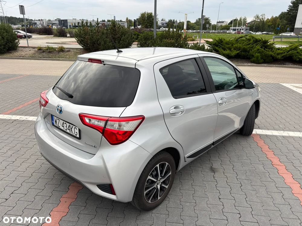 Toyota Yaris Hybrid 100 Active EU6 - 11